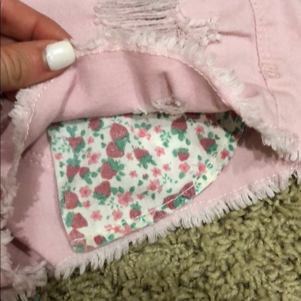 Pink shorts - Picture 2 of 5